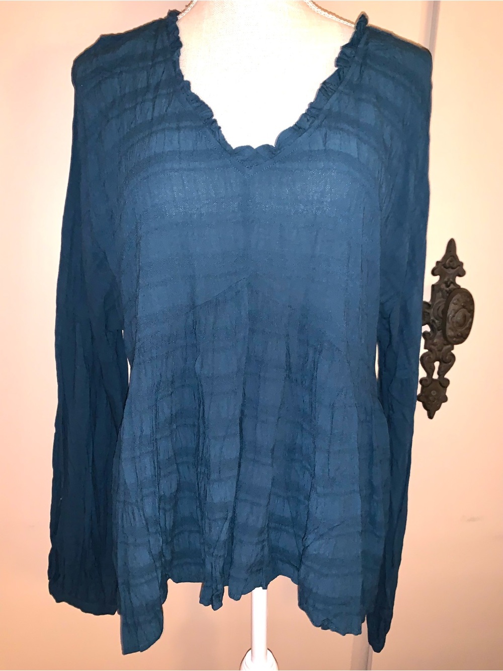 Time and Tru Teal Long-Sleeve Crinkle V-Neck Tunic